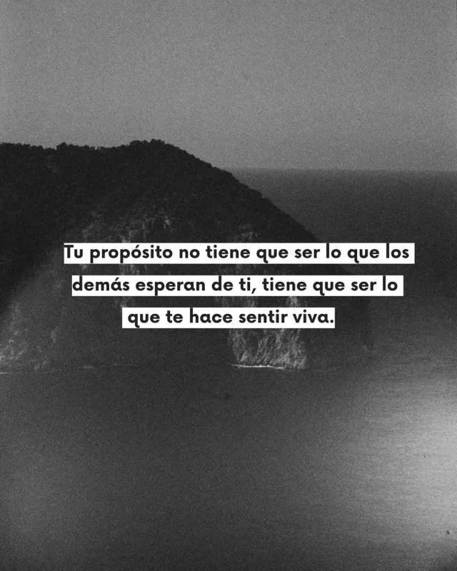 ❊Porque dentro de ti hay una fuerza que lleva demasiado tiempo esperando permiso.
Y ese permiso solo puedes dártelo tú.

Si alguna de estas frases te ha removido,
guárdala.
Y compártela con quien sientas que también necesita escucharla hoy ✨.

📸 @aioraponce